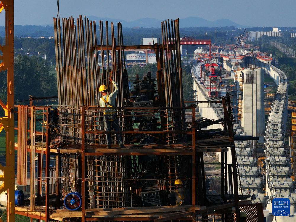 高温下的铁路建设者