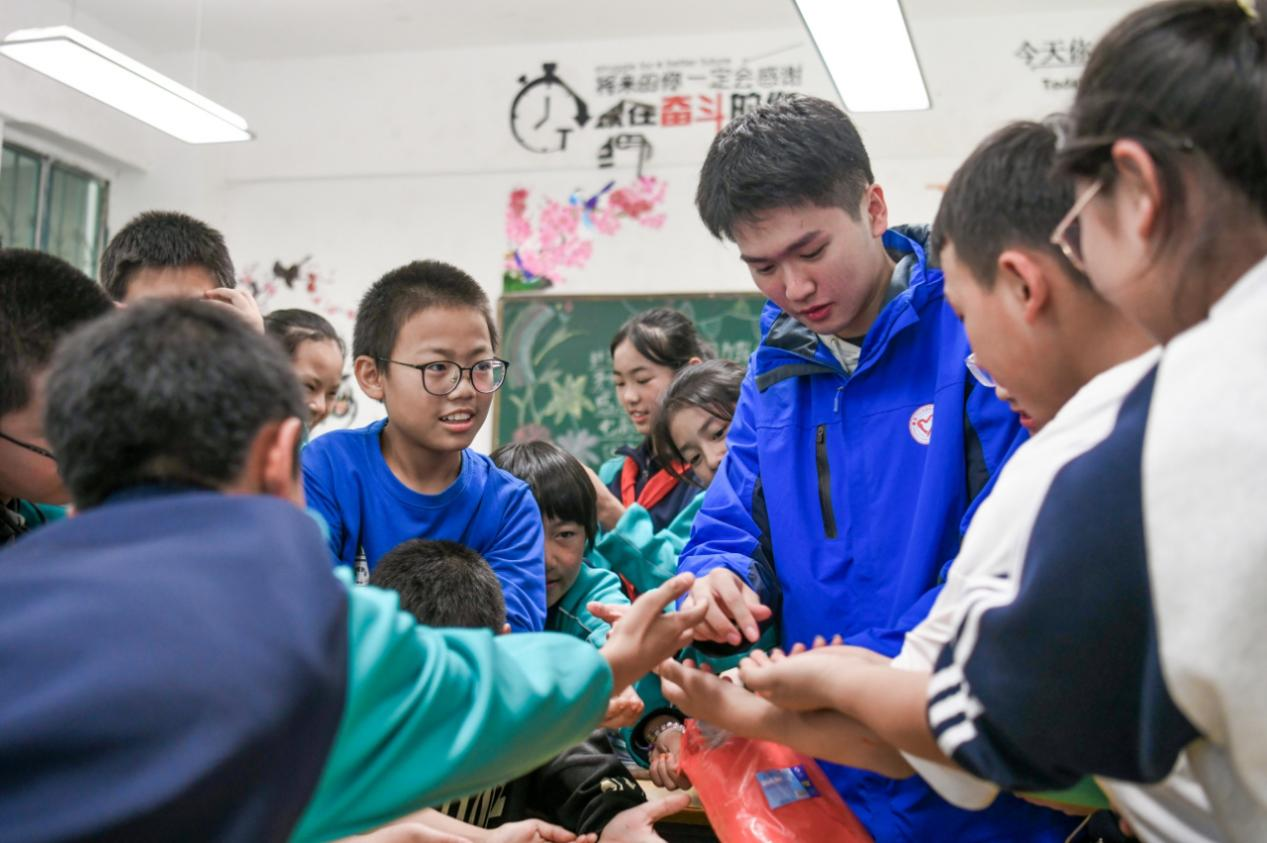【赴西部，时代青年新舞台】跨越山海！只为“种下一颗种子”