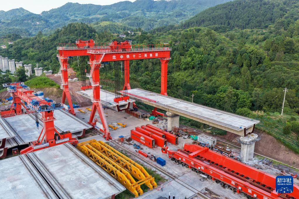 渝万高铁建设有序推进