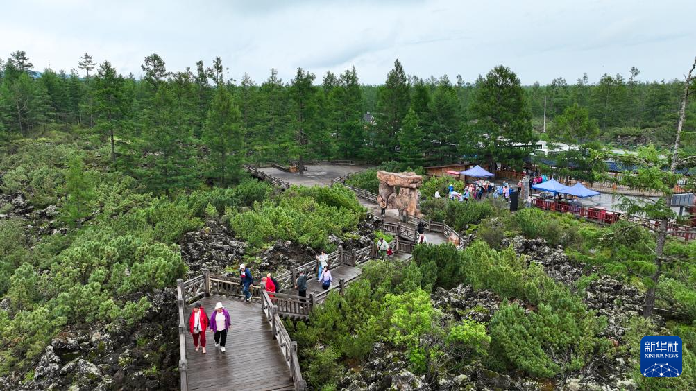 内蒙古阿尔山：避暑胜地引游人