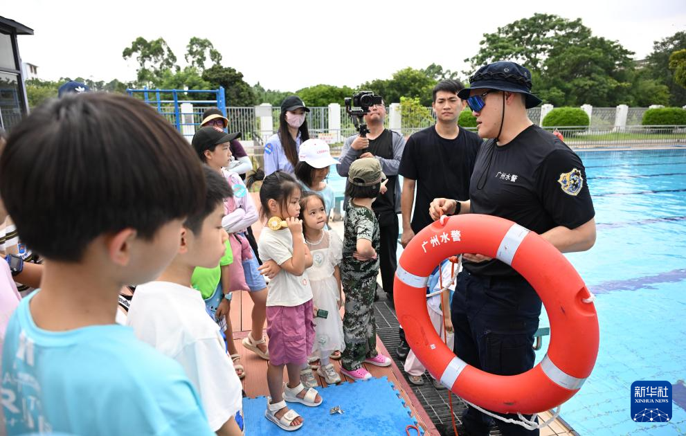走进警营学暑期安全课