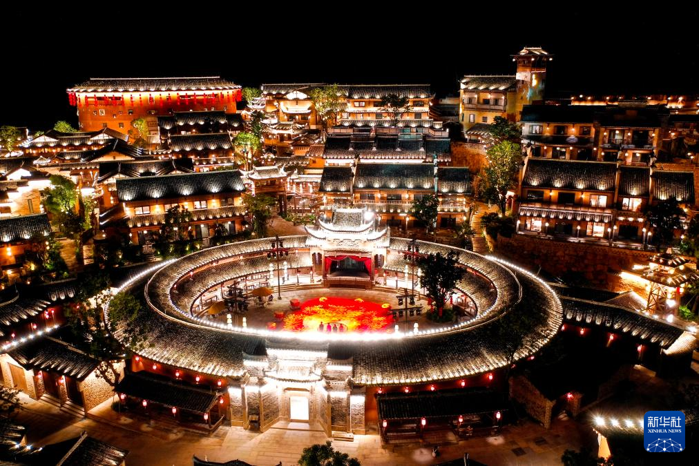 活力中国调研行｜废弃矿区蝶变“侠客世界”，江西这个景区有点“仙”