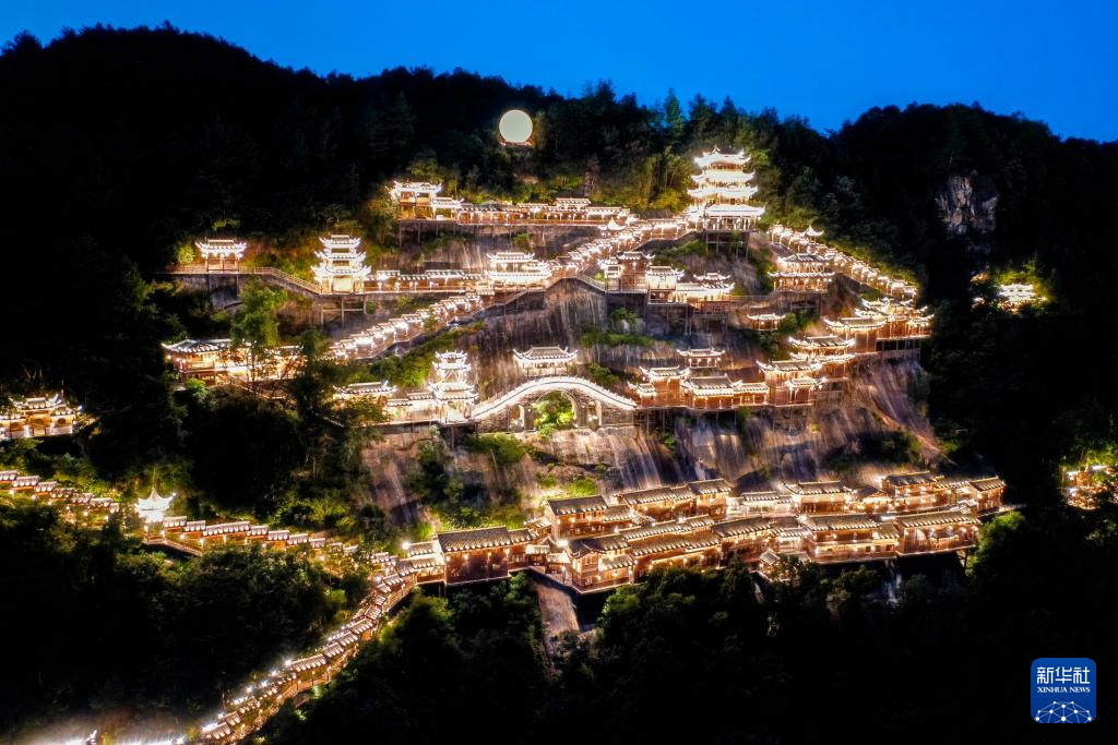 活力中国调研行｜废弃矿区蝶变“侠客世界”，江西这个景区有点“仙”