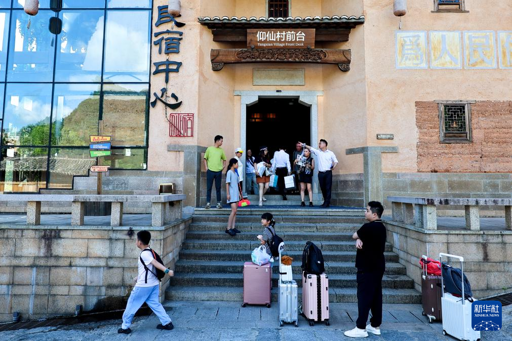 活力中国调研行｜废弃矿区蝶变“侠客世界”，江西这个景区有点“仙”