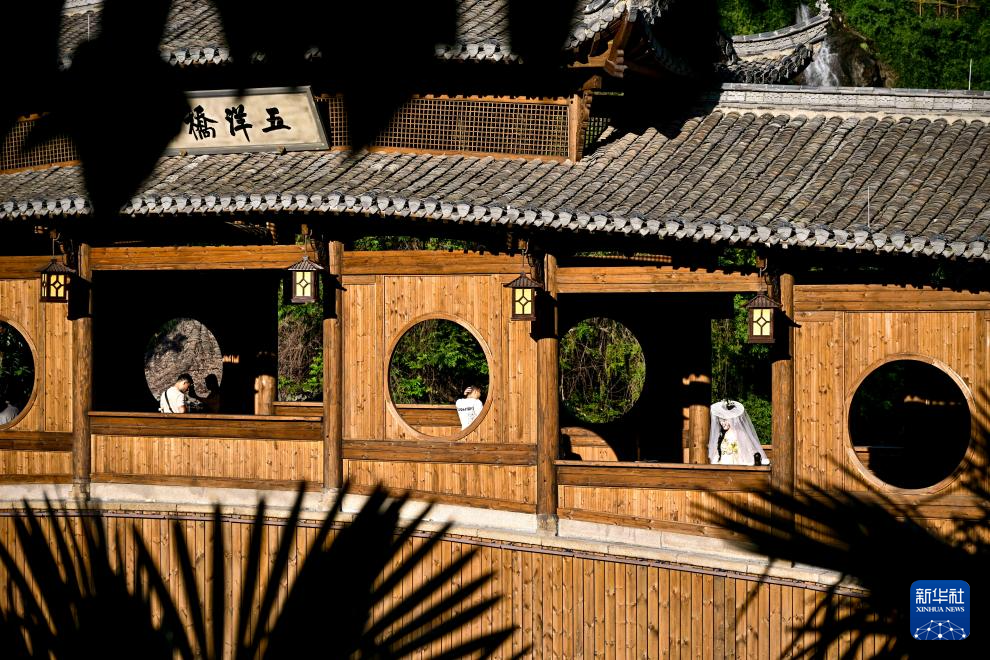 活力中国调研行｜废弃矿区蝶变“侠客世界”，江西这个景区有点“仙”