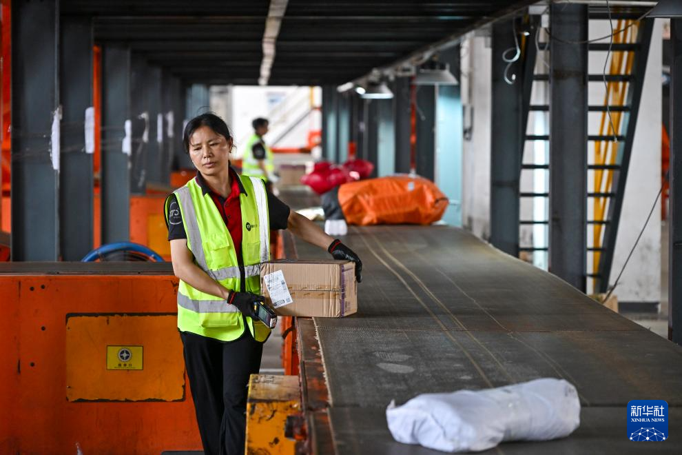 活力中国调研行丨江西横峰：小县城“跑”出物流大格局