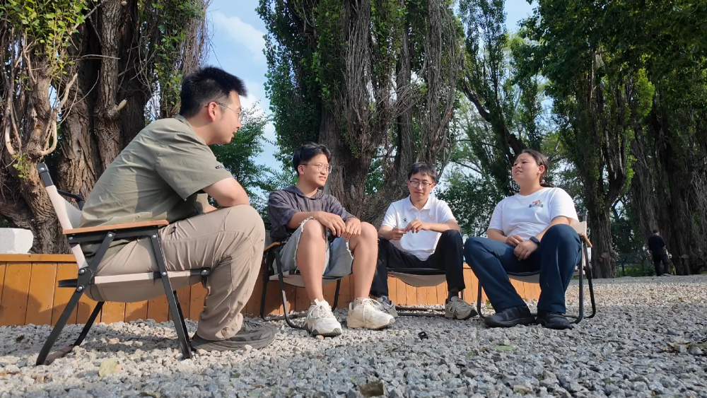 黄杨树下 “00后”干起了“大买卖”——一杯咖啡里的兴边力量