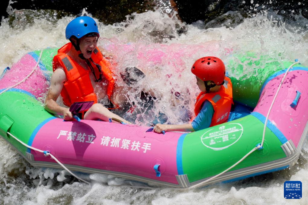 酷暑催热“清凉经济”