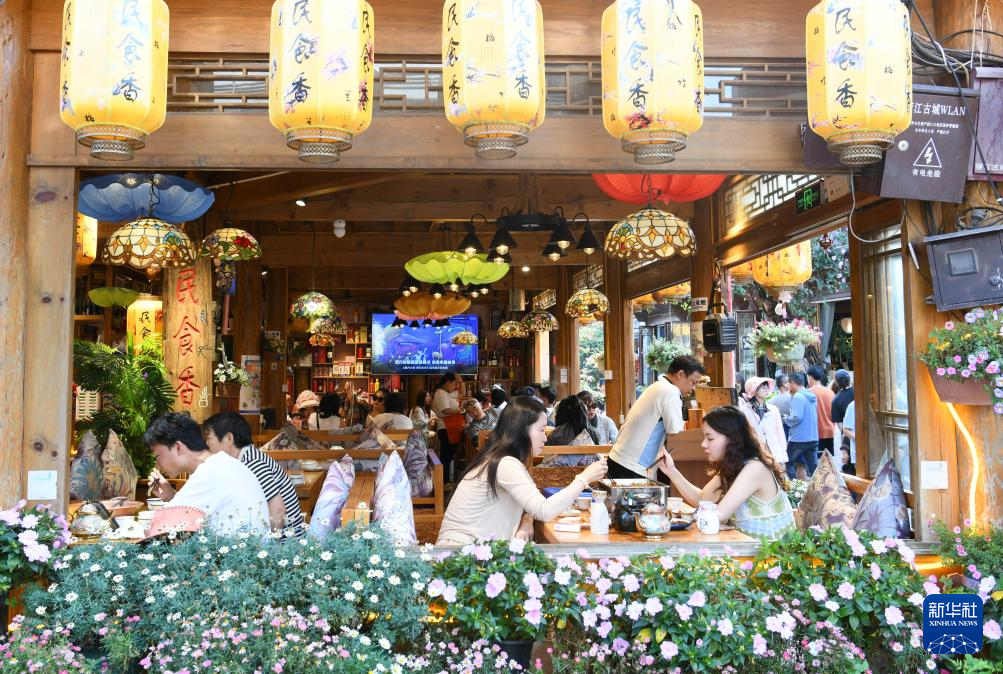 酷暑催热“清凉经济”