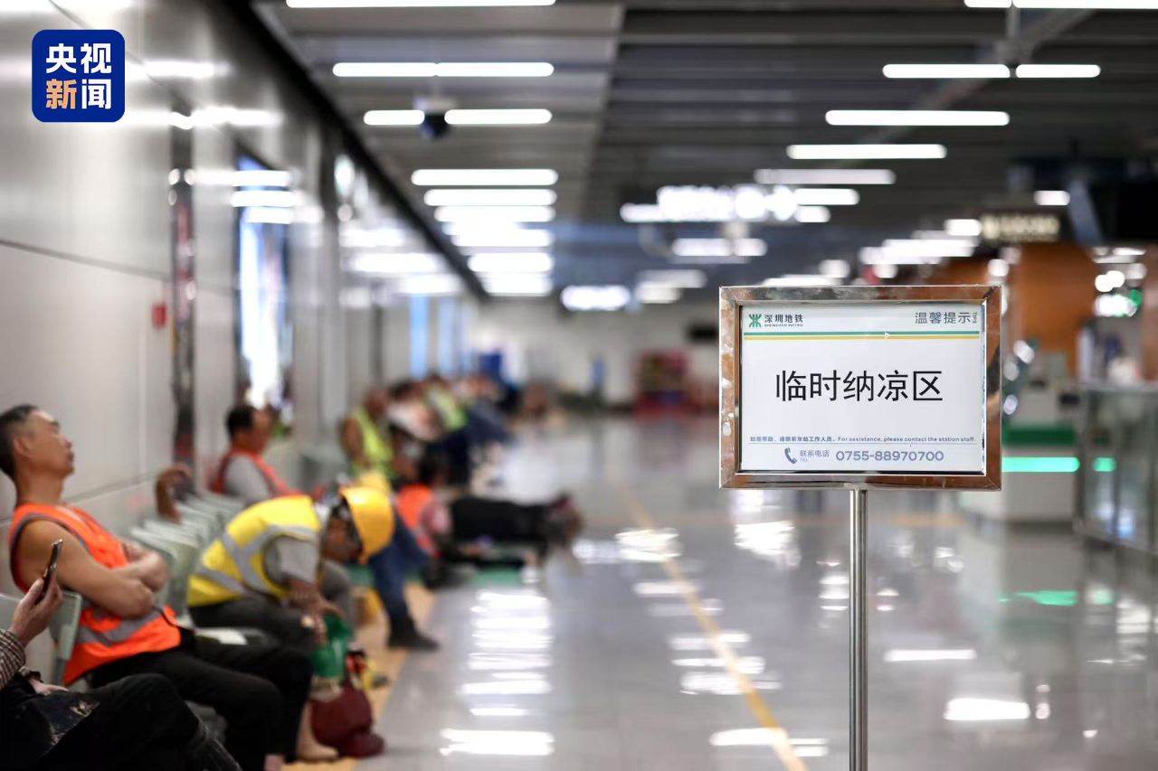 这里装得下公文包 也容得下安全帽！