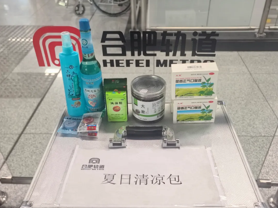 这里装得下公文包 也容得下安全帽！