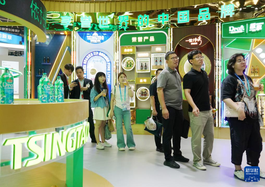 新华全媒+丨从田园到餐桌：链博会里看中外美食