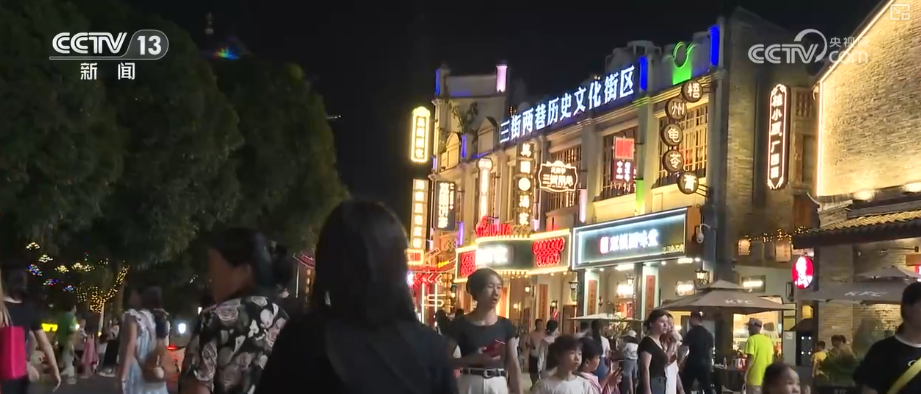 看演出、赏夜景、品美食……“夏日夜游”成新宠 “夜时光”点亮消费新活力