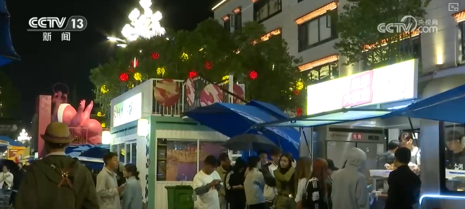 看演出、赏夜景、品美食……“夏日夜游”成新宠 “夜时光”点亮消费新活力