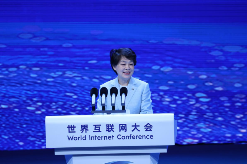 方榕：AI大规模商用首先需要克服算力普惠挑战