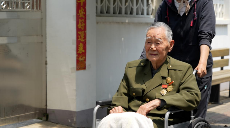归来仍是少年｜消炎药人命关天！老军医一声“不能忘”震撼人心