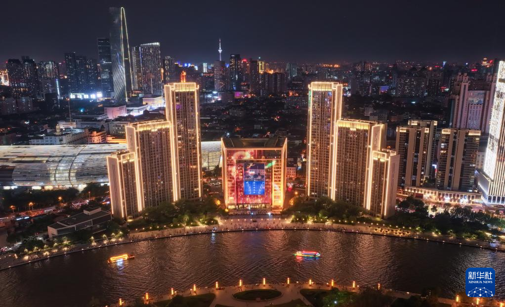 飞阅中国｜津彩夜空 光耀海河