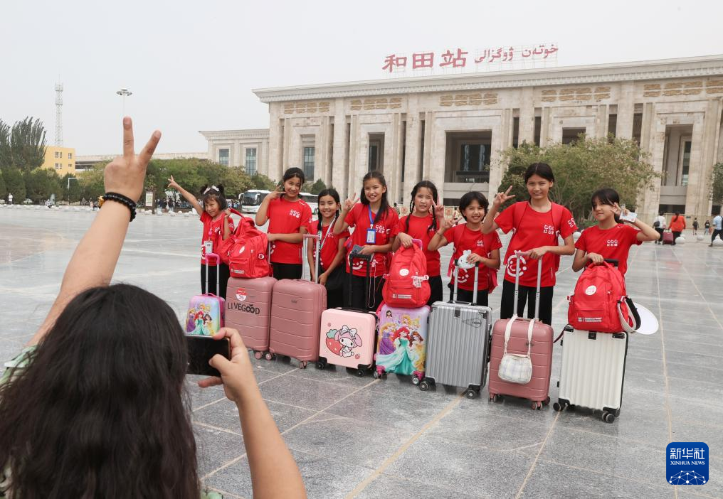 图片故事丨四千公里寻梦“一抹红”