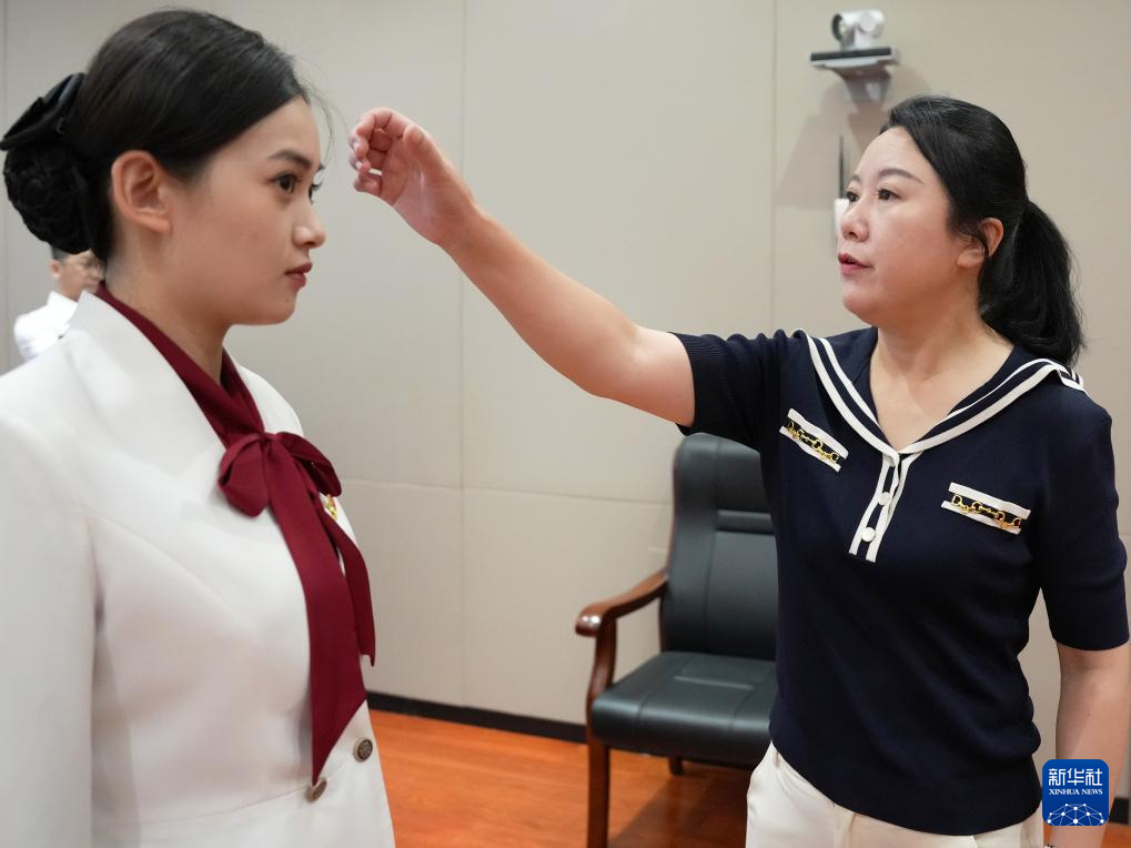 “九一八”历史博物馆讲解员石任华：用心讲历史