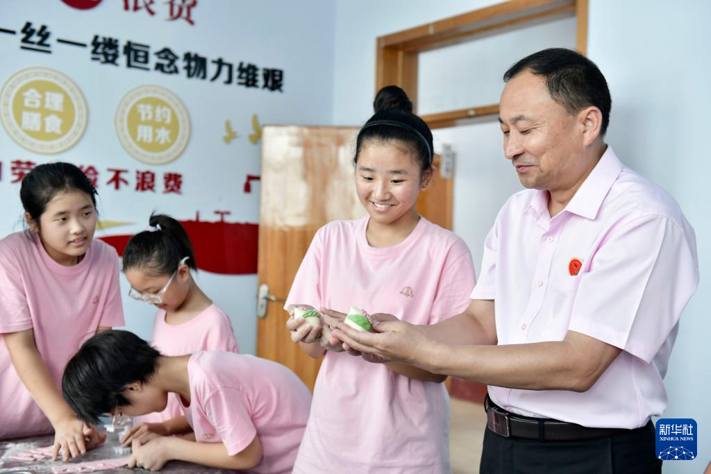 徐军：凝集爱心让孤困儿童向善向好