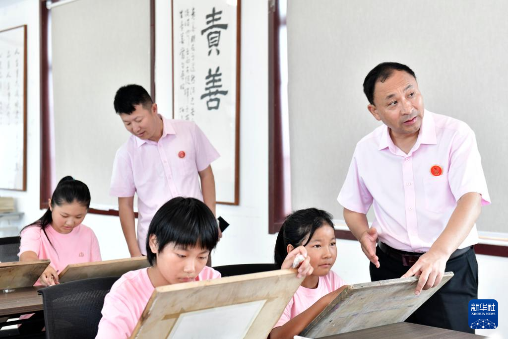 徐军：凝集爱心让孤困儿童向善向好