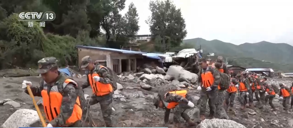 甘肃榆中强降雨引发山洪 危急时刻武警官兵紧急驰援受灾地区