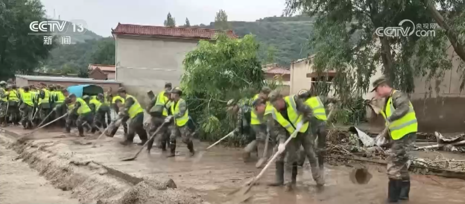 甘肃榆中强降雨引发山洪 危急时刻武警官兵紧急驰援受灾地区