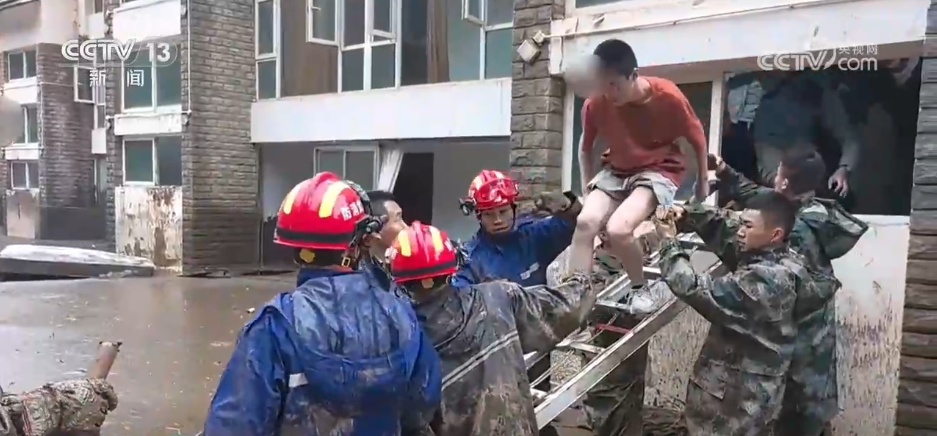 关注榆中县山洪灾害 多部门全力开展救援工作保畅通保安全