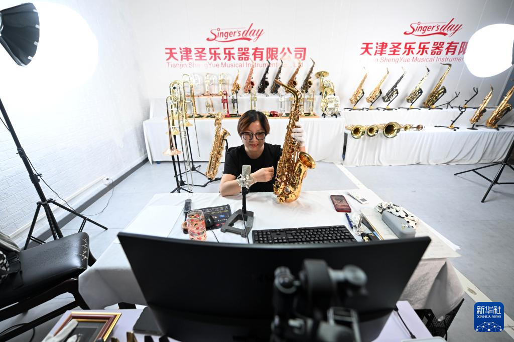 天津静海：乐器小镇音符飘向世界