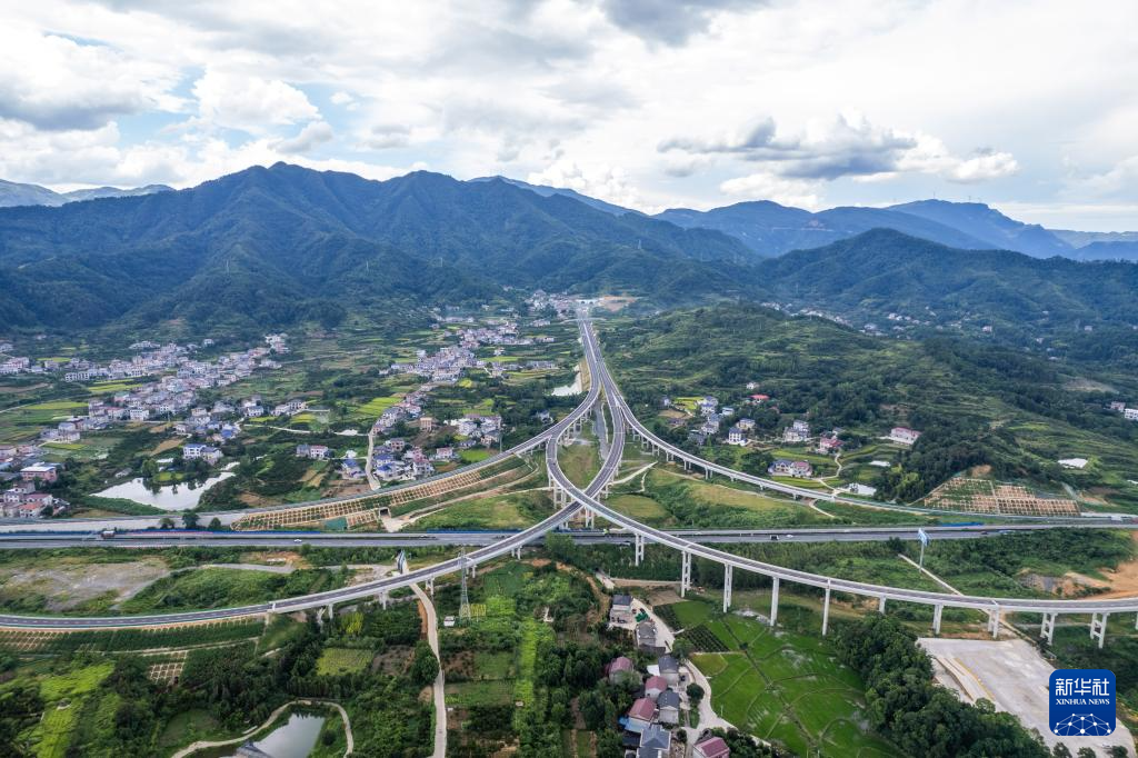 湖南炉慈高速公路建设进入收尾阶段