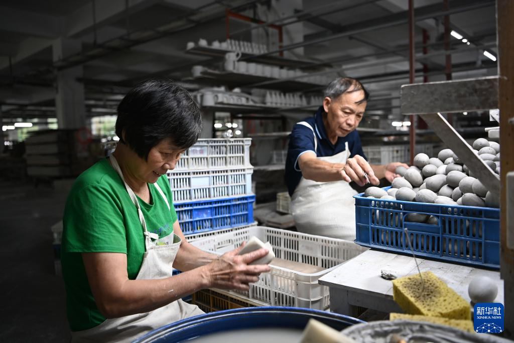 活力中国调研行丨中国白·德化瓷 出口步伐加快