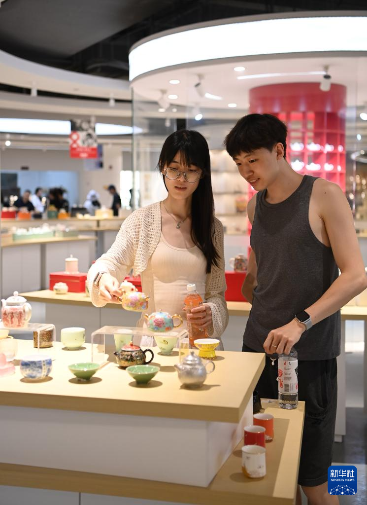活力中国调研行丨中国白·德化瓷 出口步伐加快
