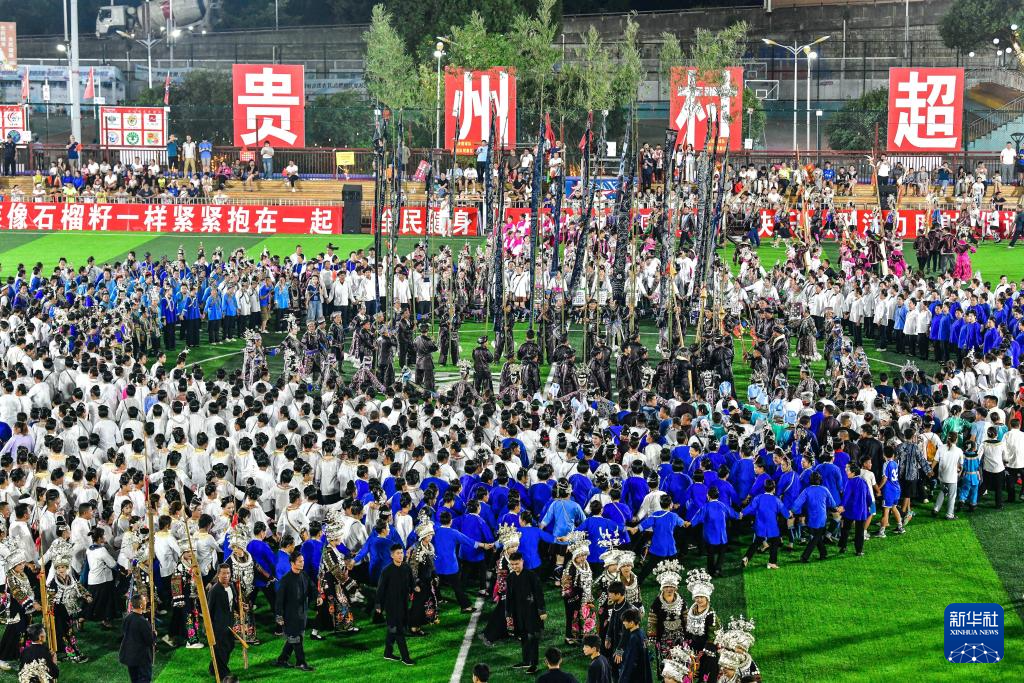 新华全媒+丨首届“村超”全国赛：观民族非遗展演 看冠军花落谁家