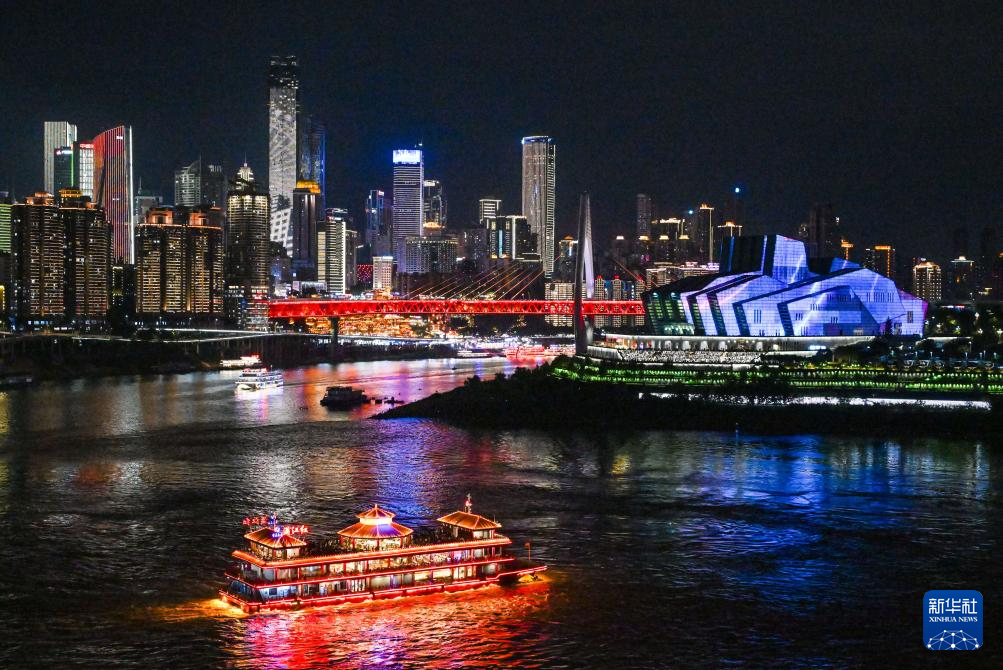 美丽中国丨山水之城夜色璀璨