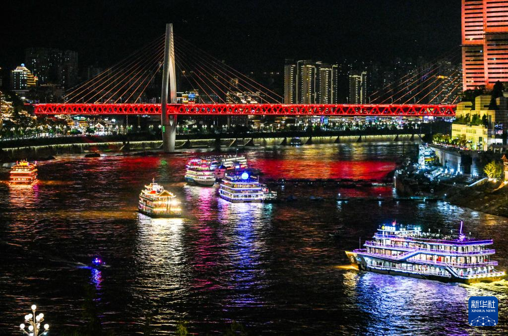 美丽中国丨山水之城夜色璀璨