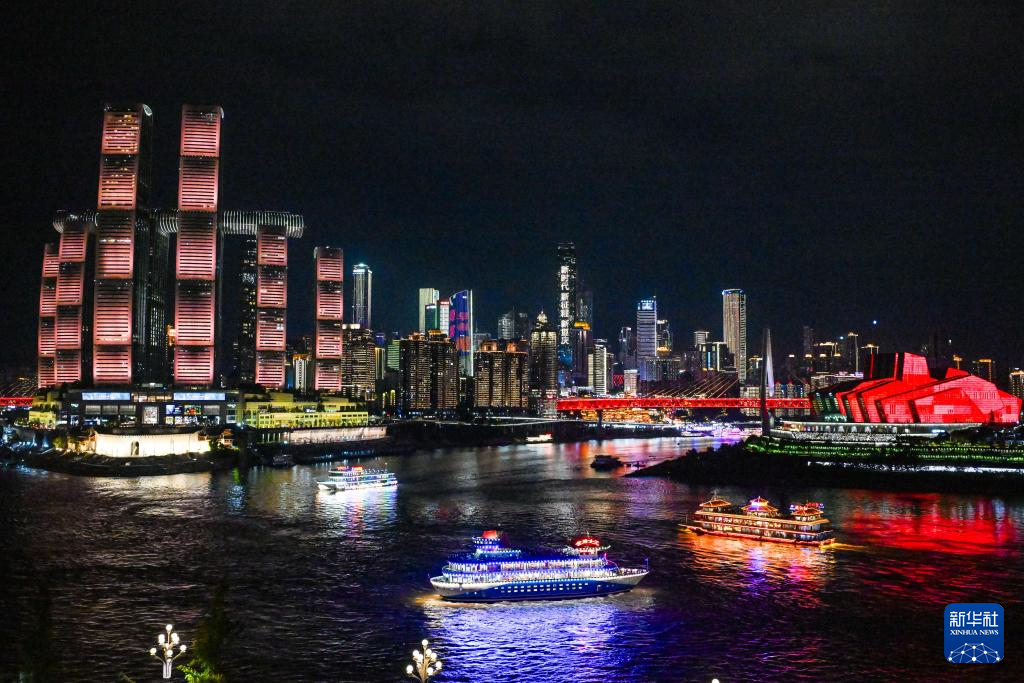 美丽中国丨山水之城夜色璀璨