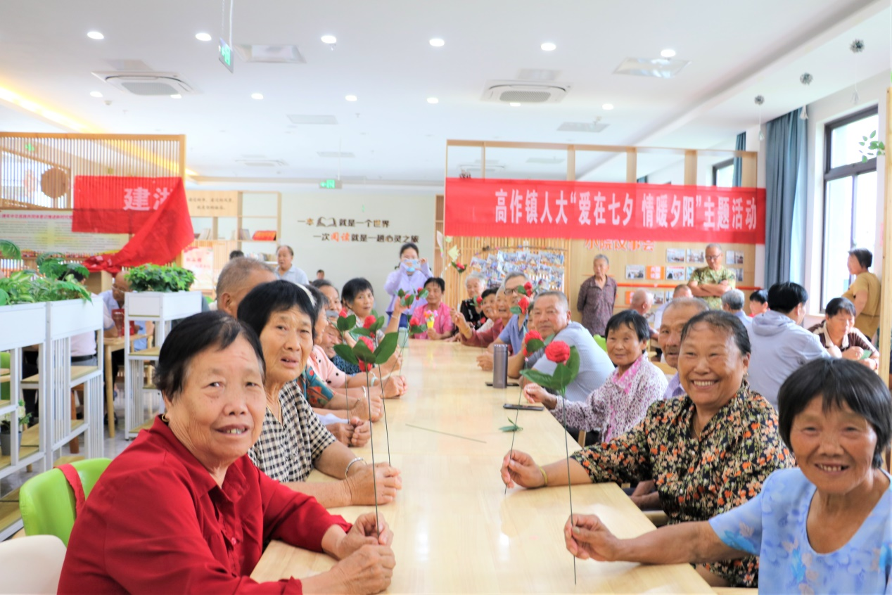 江苏建湖高作镇：传承七夕文化 温暖银发婚姻