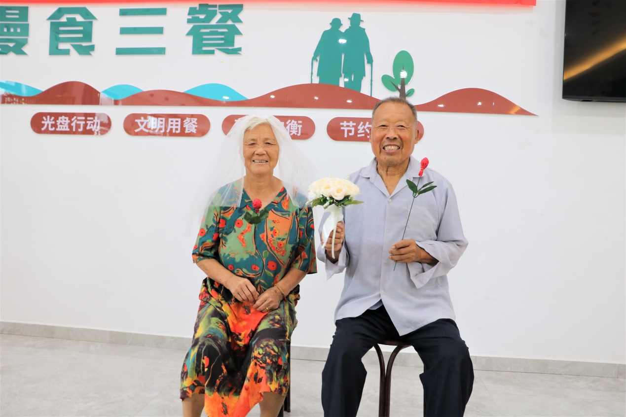 江苏建湖高作镇：传承七夕文化 温暖银发婚姻