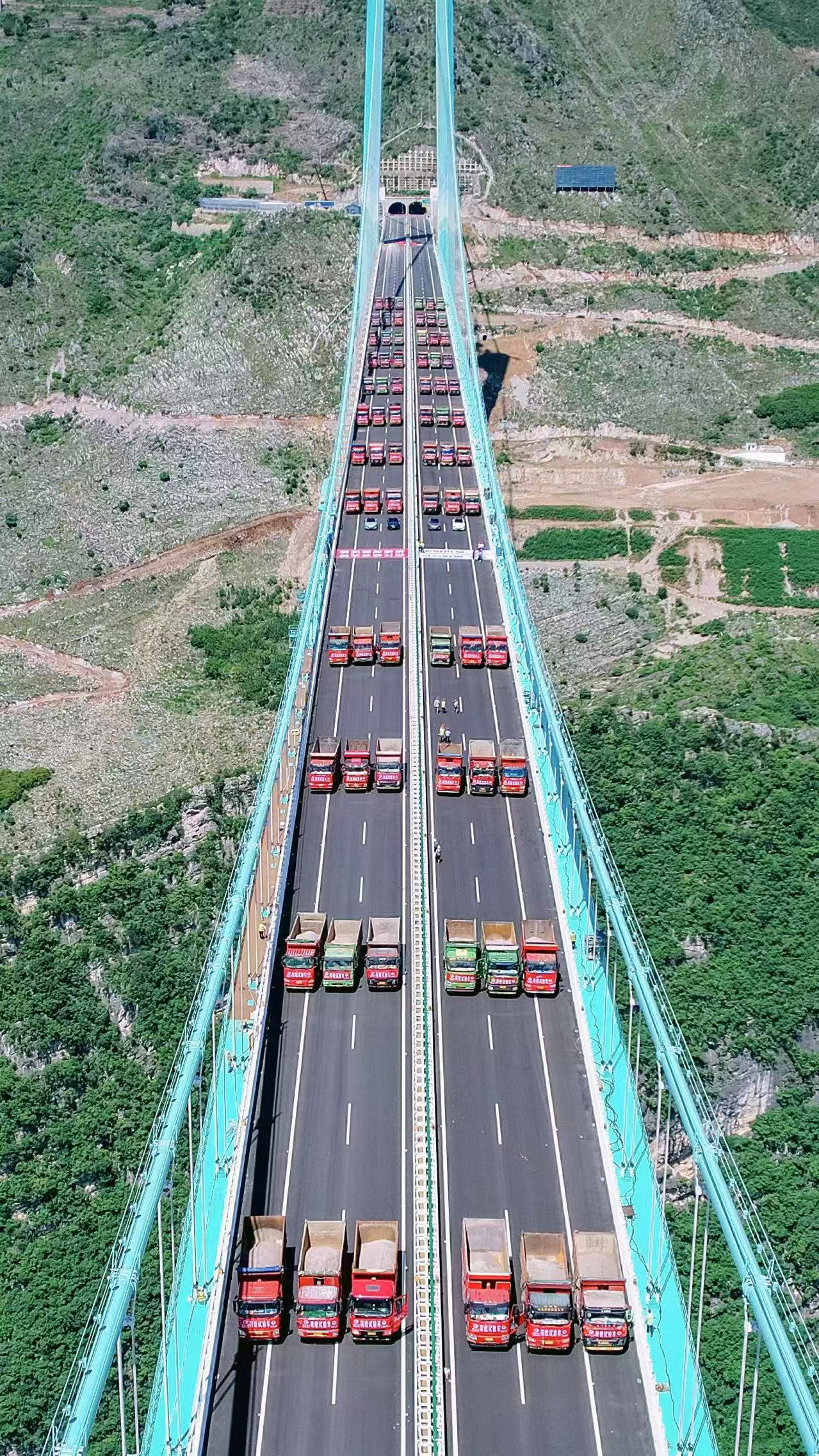 双桥飞渡北盘江：从烽火记忆到复兴之路的钢索跨度