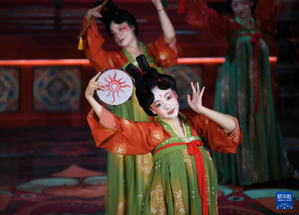 西安：汉服展演引客来