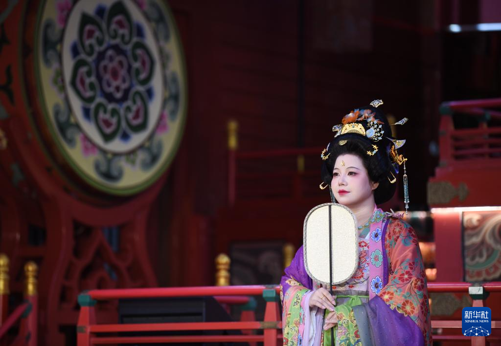 西安：汉服展演引客来