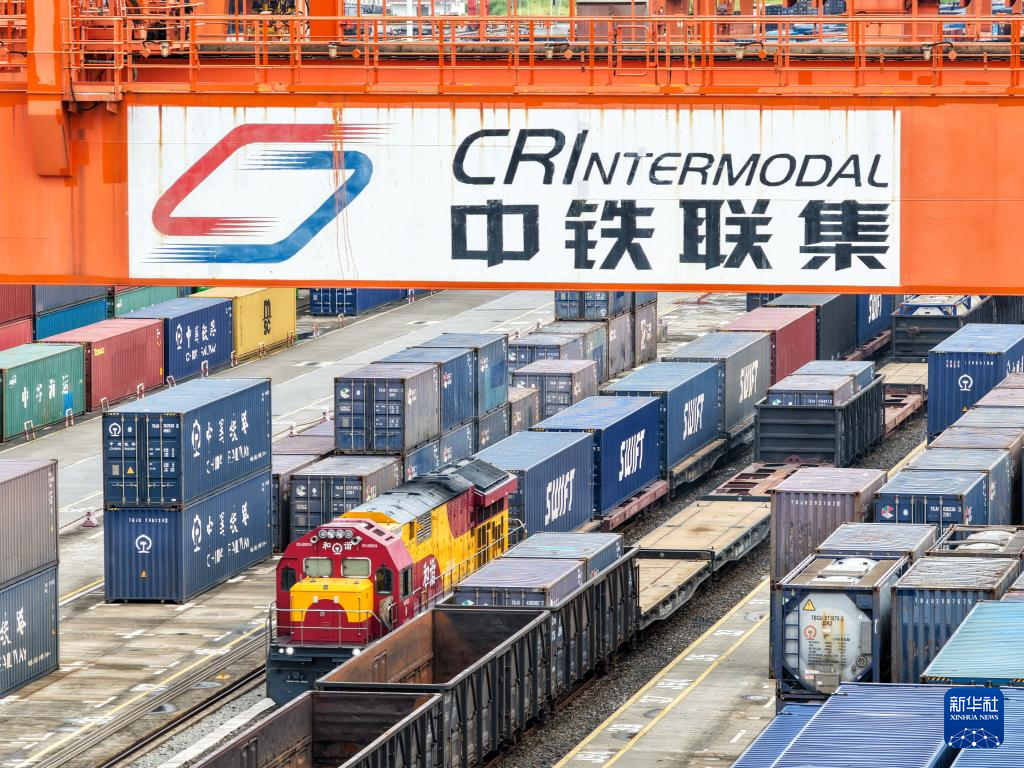 中欧班列（成渝）今年前7月运输进出口货物超28万标箱