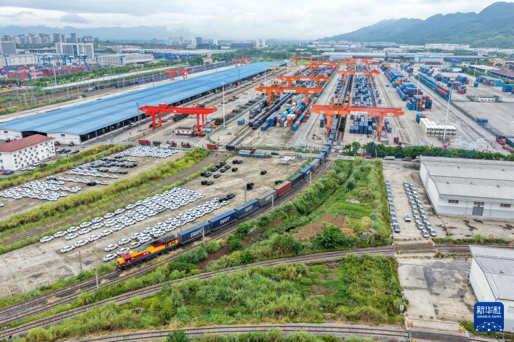 中欧班列（成渝）今年前7月运输进出口货物超28万标箱