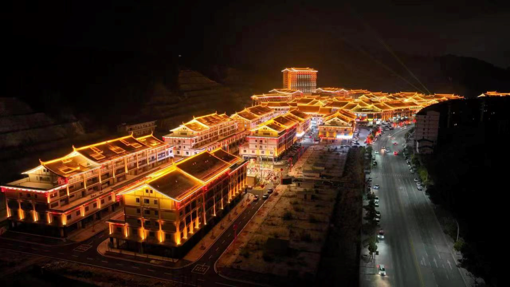 中国经济样本观察·“镇”了不起｜千年窑火淬新瓷，“中国白”焕发百亿元“瓷+”产业