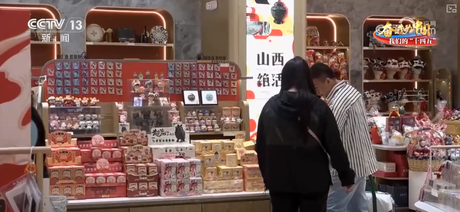 “流量”→“留客量” “演出热”→“文旅热” 因热爱开始的旅程走到最美章节
