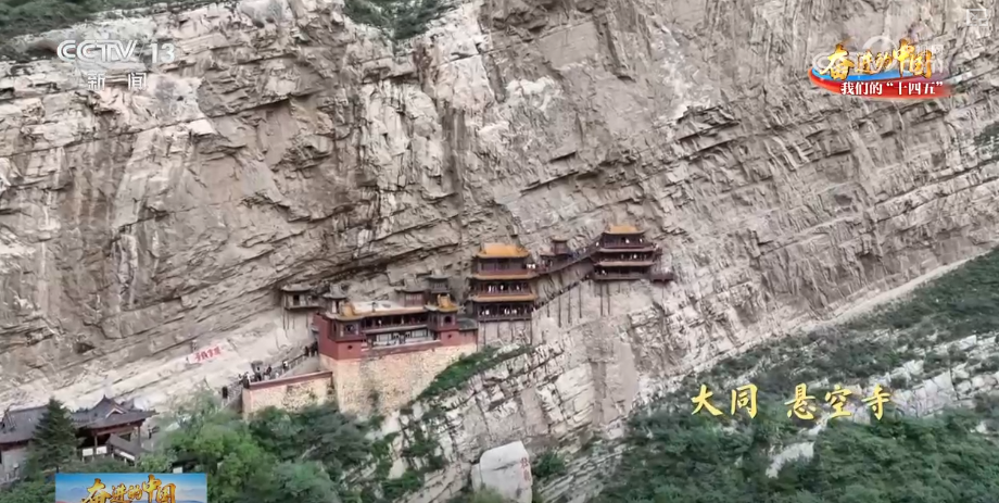 “流量”→“留客量” “演出热”→“文旅热” 因热爱开始的旅程走到最美章节