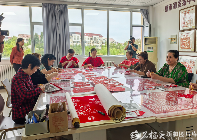 砥砺奋进七十载 天山南北谱华章丨深入天山南北 看新疆高质量发展生动模样