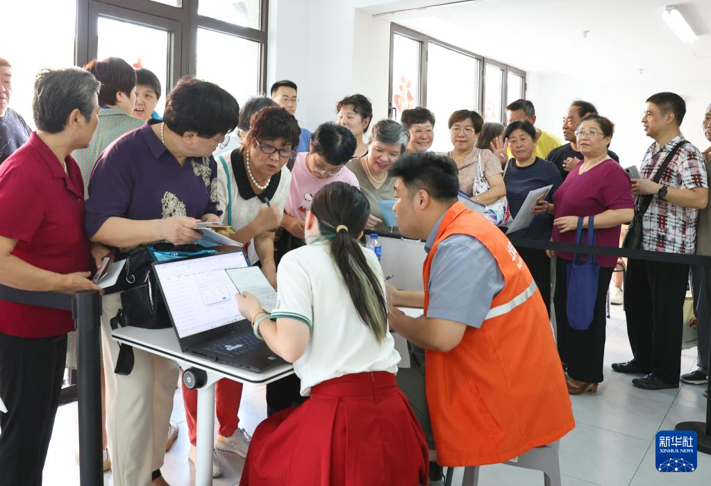 上海：老邻居相聚新房子 谈家桥小区迎居民回搬