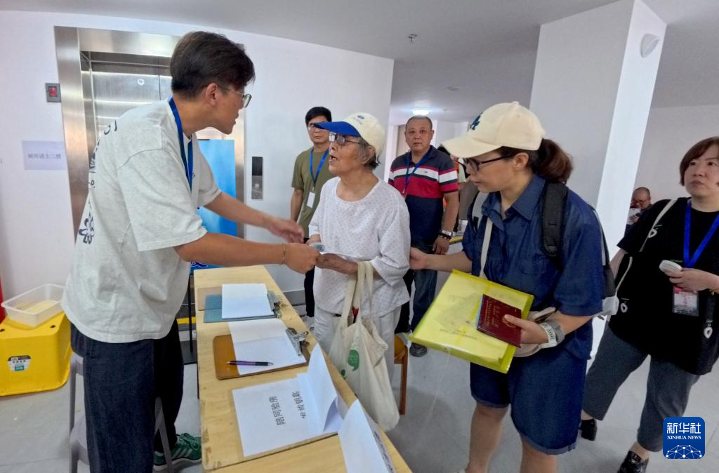上海：老邻居相聚新房子 谈家桥小区迎居民回搬