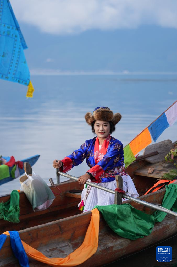 四川盐源县：当地群众欢度转山转海节